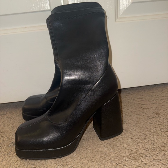 Shoes - Women’s Heeled Boots